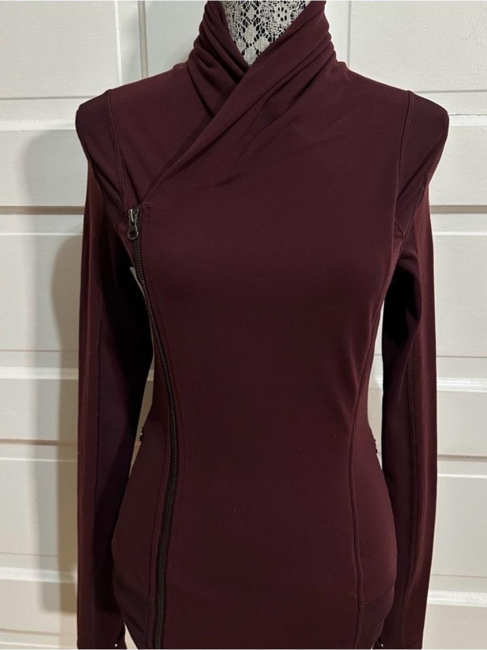 Lululemon Bhakti Yoga Jacket Size 4 Bordeaux Drama Flattering Define Fit $128